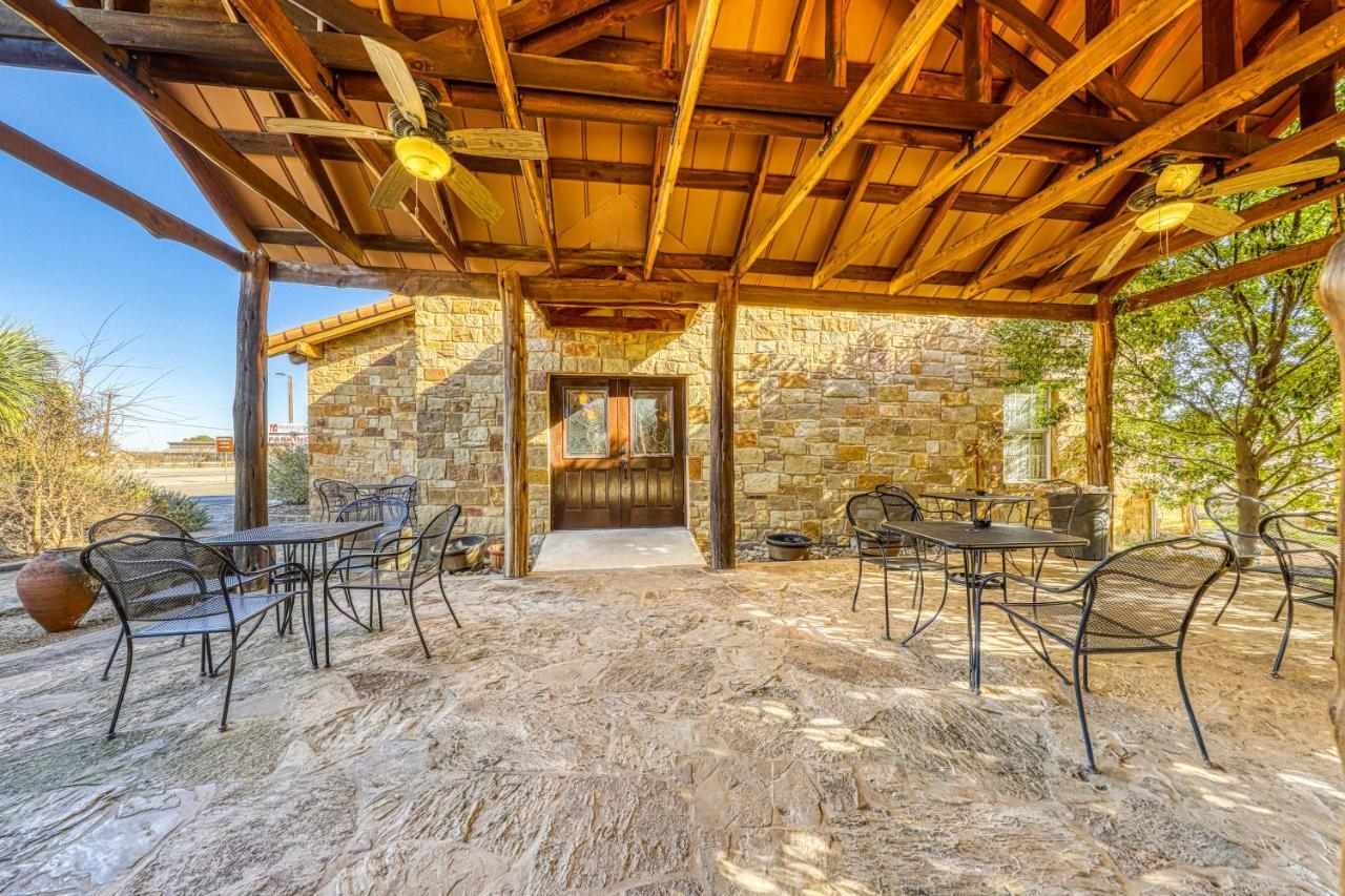 The Pecan @ Mendelbaum Winery Guest Cabins Villa Fredericksburg Dış mekan fotoğraf